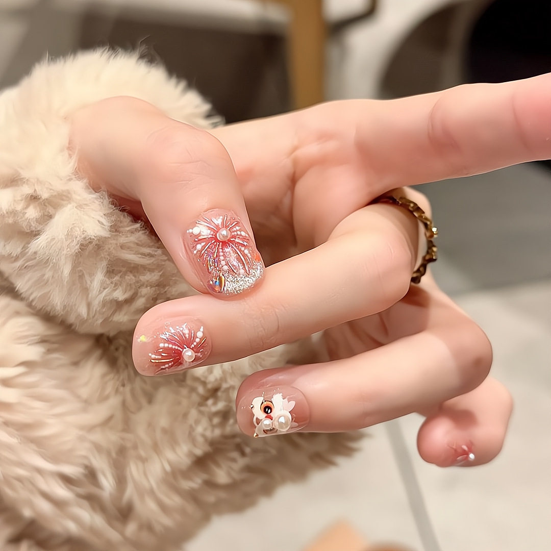 【桃花醒狮】手工穿戴甲氛围感腮红烟花粉色猫眼新年醒狮美甲短款,淘宝优惠券,粉丝福利购,淘宝优惠卷