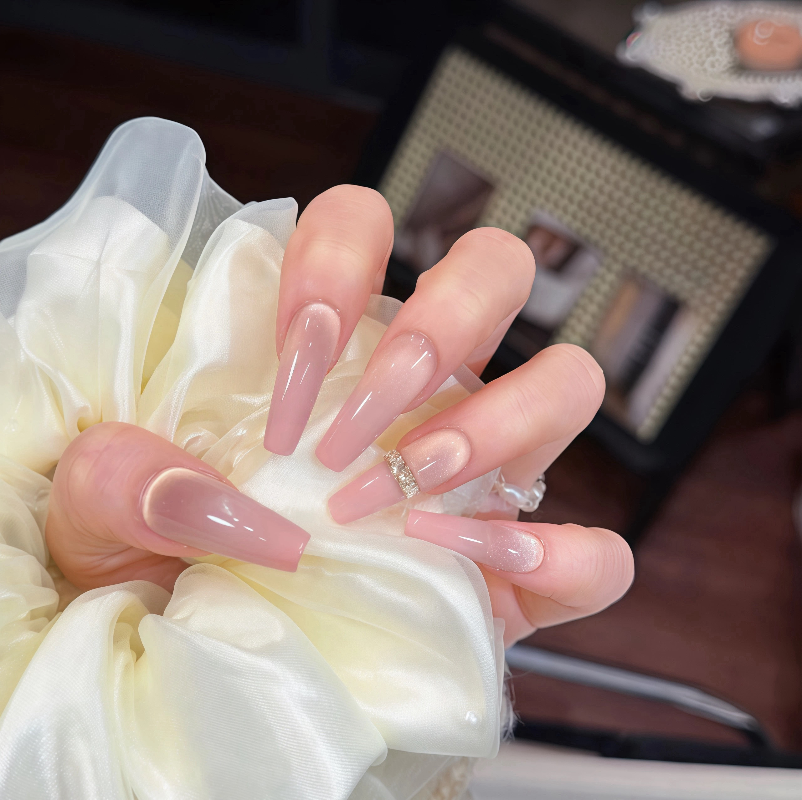 【泡芙小姐】手工穿戴甲温柔蜜桃金粉色渐变猫眼爆闪拼钻显白美甲,淘宝优惠券,粉丝福利购,淘宝优惠卷