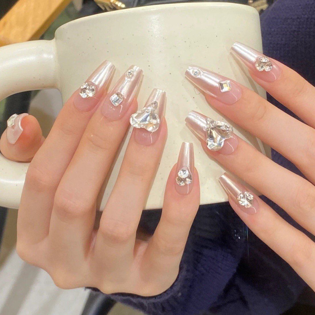 手工穿戴甲轻奢银色渐变爱心钻爆闪显白指甲贴婚纱照孕妇成品美甲-图1