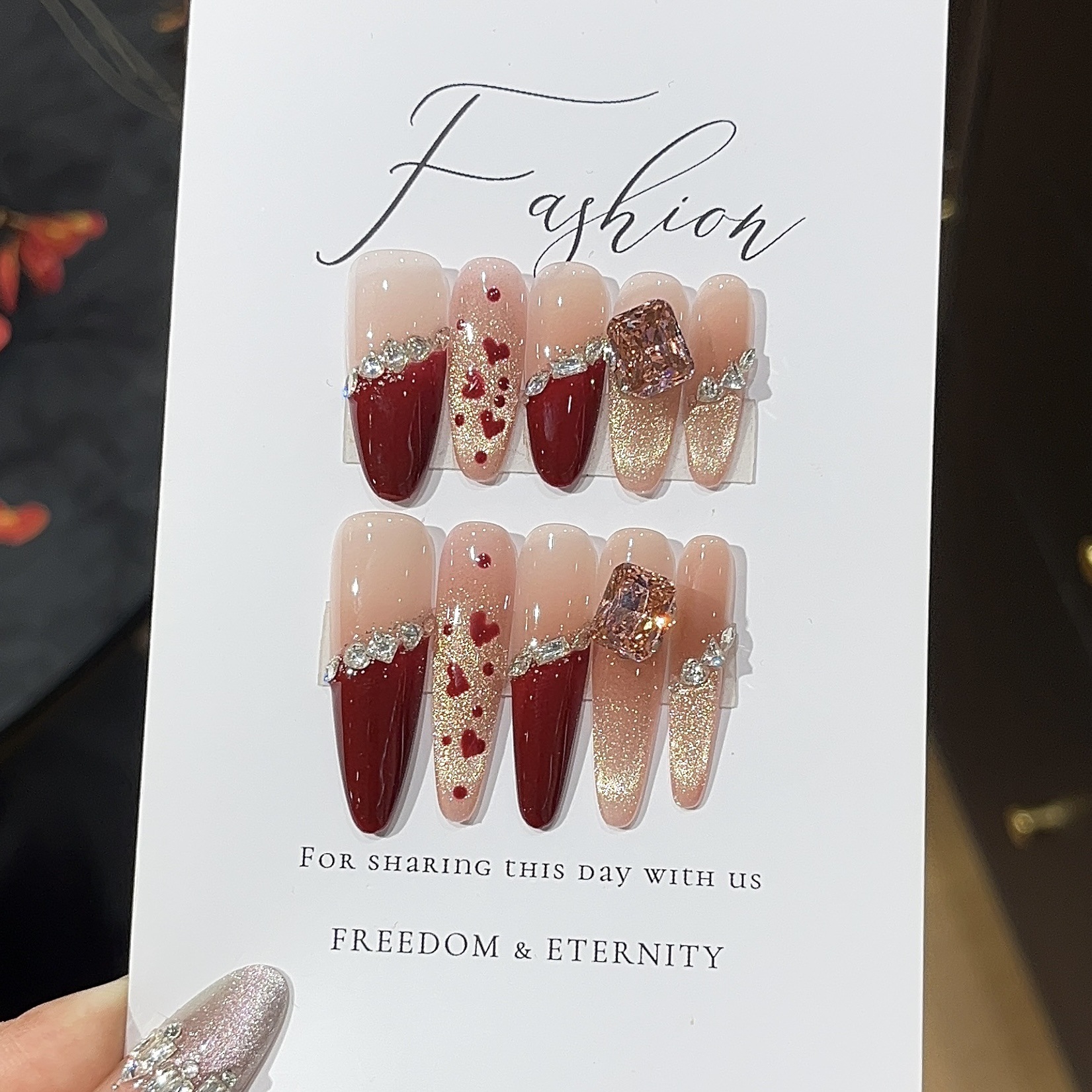 圣诞新年红色猫眼手工穿戴甲冬日浪漫爆闪玫瑰金猫眼温柔显白美甲 - 图2