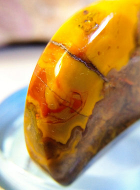 处理 鸡油黄草花带血 正宗宣化战国红玛瑙 微瑕  28×50×11mm