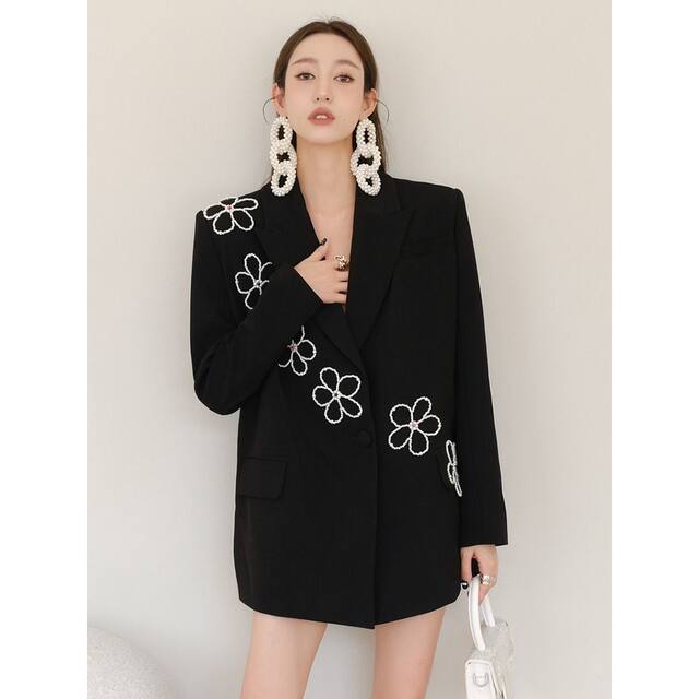 ການອອກແບບສີດໍາ retro pearl suit jacket ສໍາລັບແມ່ຍິງ trendy 2023 ລະດູຫນາວຊຸດເສື້ອວ່າງສະບາຍສໍາລັບແມ່ຍິງ 1106