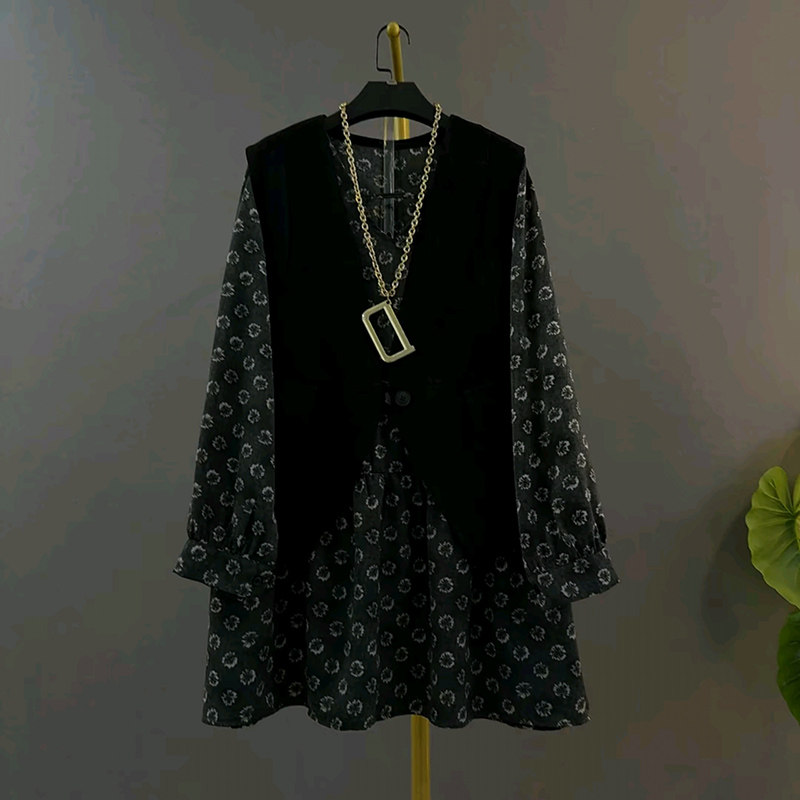 Fashionable fungus floral V-neck dress
