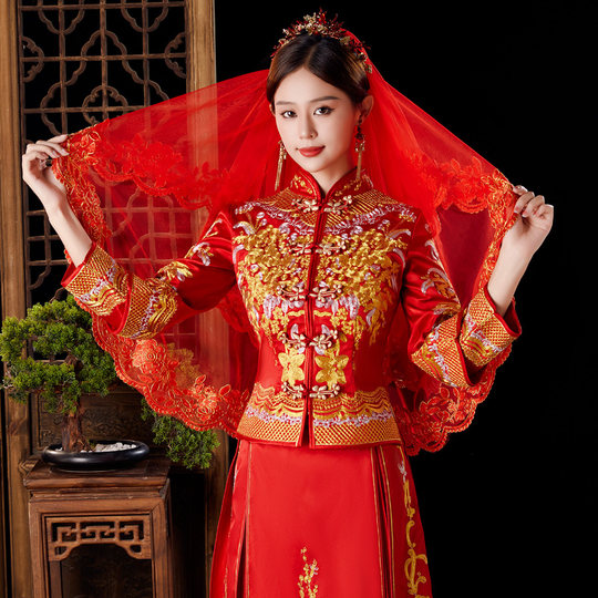 La mariée qui veut se marier, hijab rouge, voile, costume rouge Xiuhe