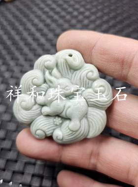 贵州翠九尾狐玉石挂件豆绿色