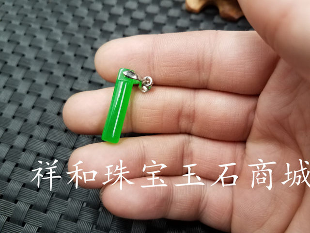 New exquisite natural jade green jade pendant necklace