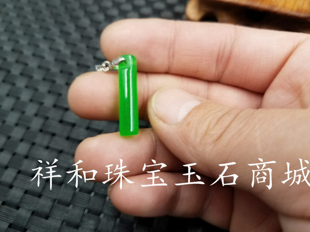 New exquisite natural jade green jade pendant necklace