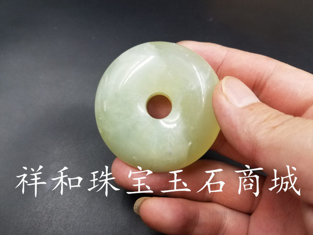 Ping'an buckle hand toy piece natural jade