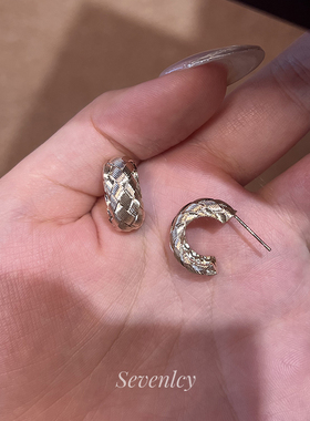 七与 新品【奢感编织】复古高级咖金拉丝金属耳钉耳环耳圈