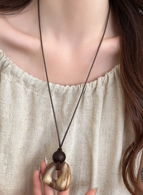 复古咖色吊坠项链女2025新款