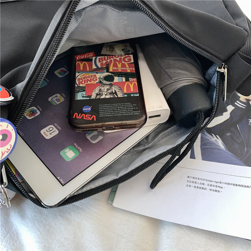 休闲简约男士ins潮牌男生斜挎包 满江红箱包男士包袋