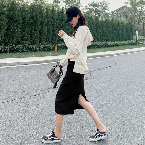 Трикотажная демисезонная приталенная черная цветная длинная юбка, 2021 года, высокая талия, с акцентом на бедрах