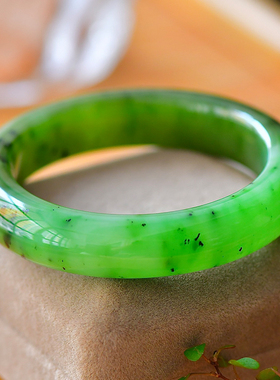 玉赐平安女士款和田玉手镯