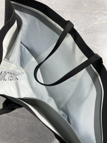 现货Arcteryx始祖鸟 CARRIER 45L 手提袋包 gear tote 防水托特包 - 图2