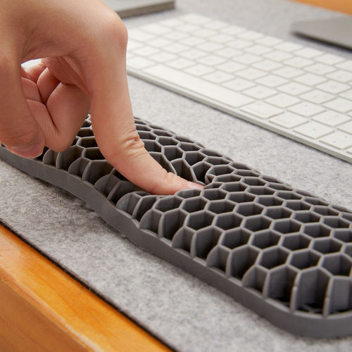 日本山业SANWA高弹TPE键盘腕托透气蜂窝结构呵护垫高手腕可水洗 - 图1