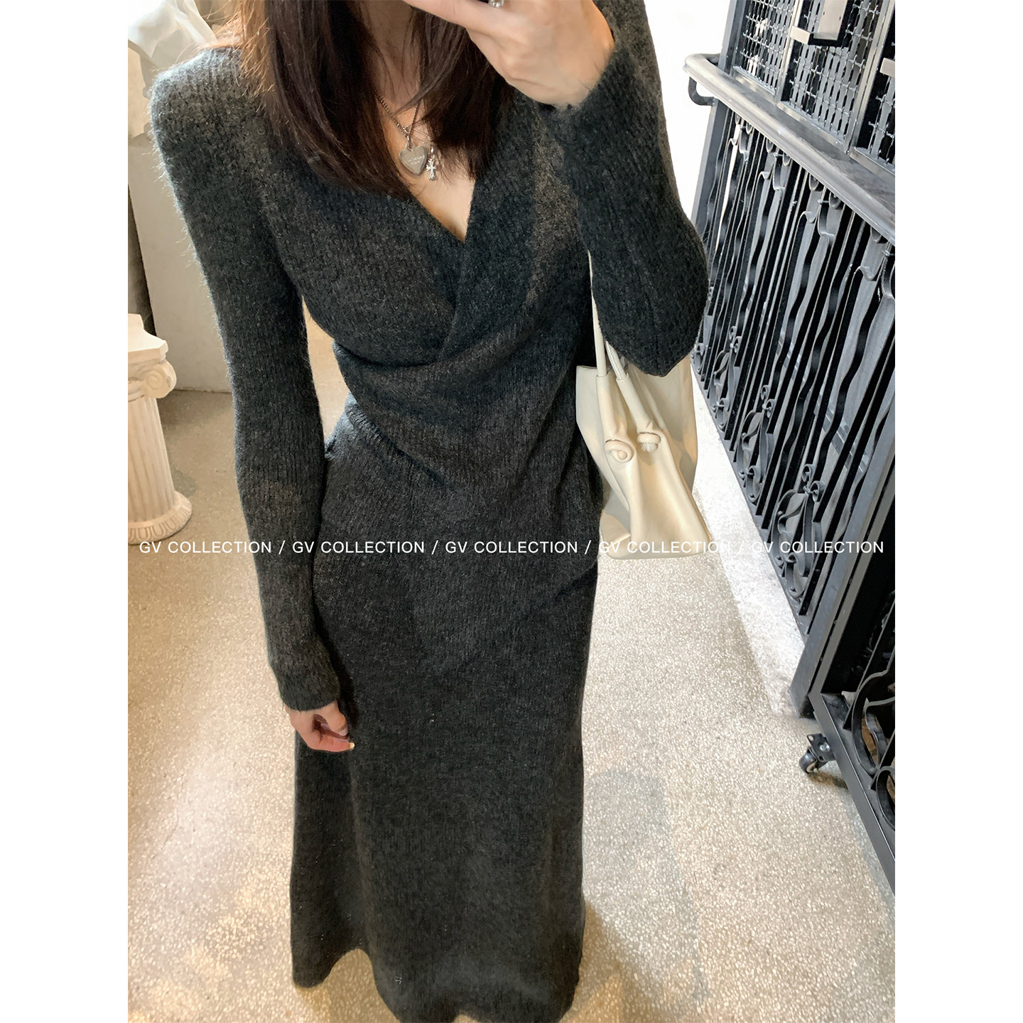 GV大白哥 静奢设计感 设计感不规则收腰V领针织上衣半身裙套装,淘宝优惠券,粉丝福利购,淘宝优惠卷