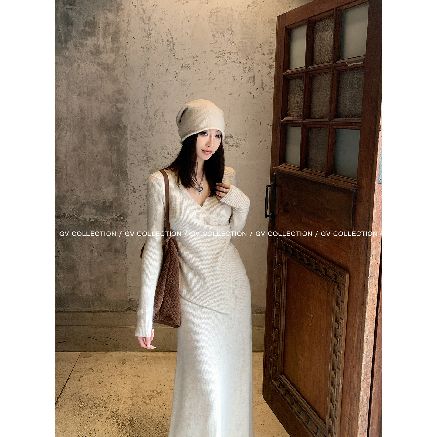 GV大白哥 静奢设计感 设计感不规则收腰V领针织上衣半身裙套装,淘宝优惠券,粉丝福利购,淘宝优惠卷