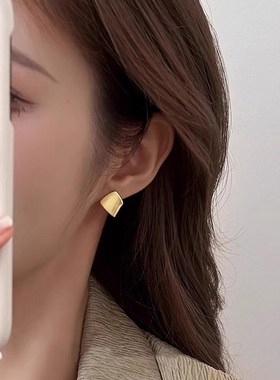 简约银色拉丝耳钉女小众设计高级感耳饰2026年新款爆款耳环潮