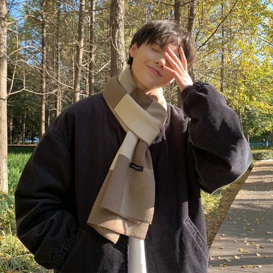 Autumn and winter atmospheric matching scarves for your boyfriend