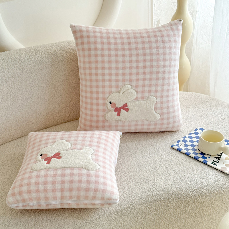 软萌牛奶绒抱枕被子两用沙发车载毯子多功能午睡便携二合一抱枕被,淘宝优惠券,粉丝福利购,淘宝优惠卷