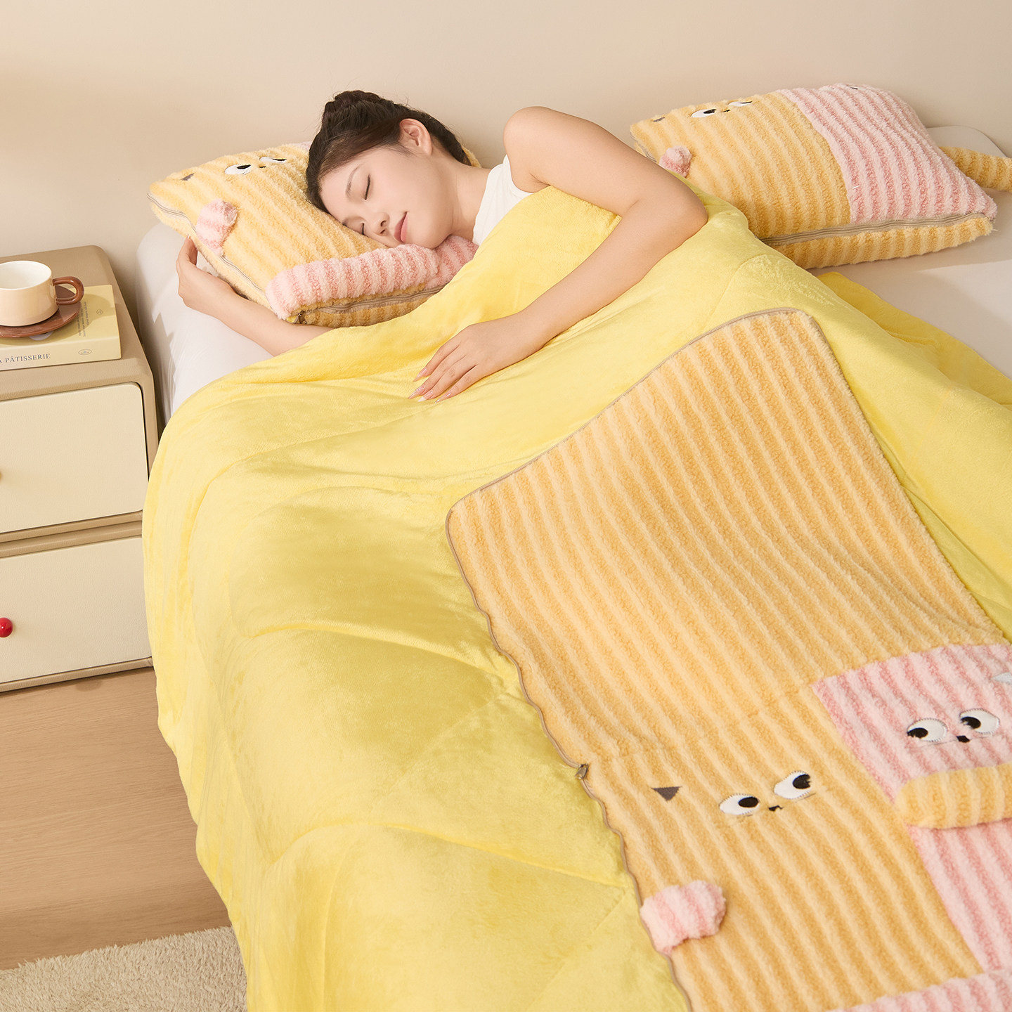 加厚绒抱枕被子两用办公室午睡枕头被子二合一汽车折叠空调靠垫被,淘宝优惠券,粉丝福利购,淘宝优惠卷