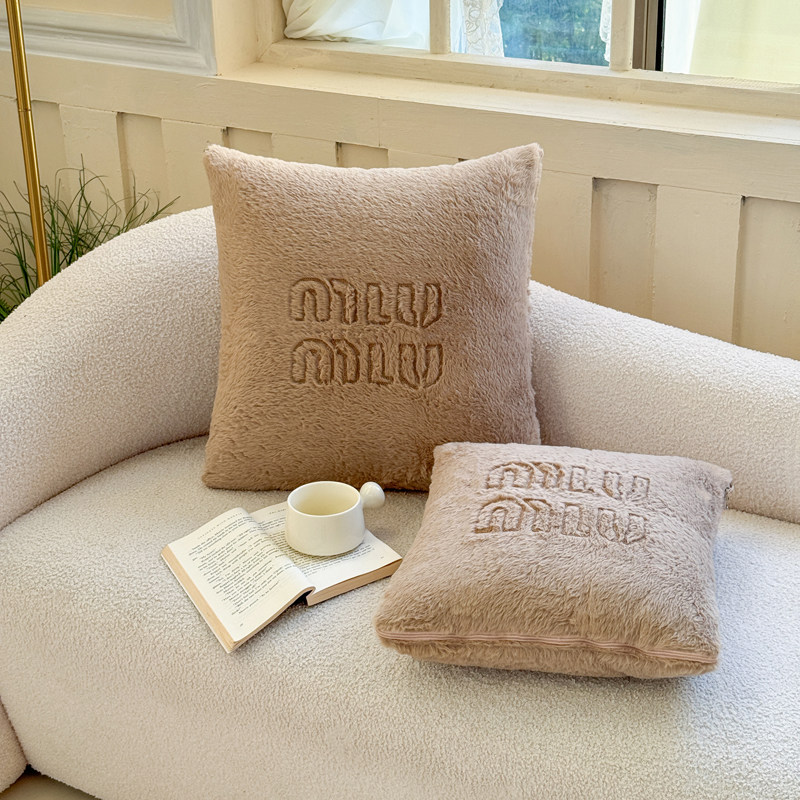 糯叽叽牛奶绒抱枕被子两用冬天加厚折叠毯办公室午睡毯车载靠背枕,淘宝优惠券,粉丝福利购,淘宝优惠卷