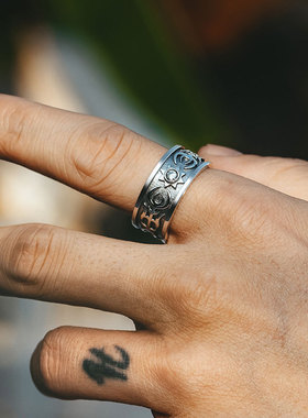 新款欧美复古染黑太阳图腾浮雕戒指男生简约个性百搭高级感单身戒