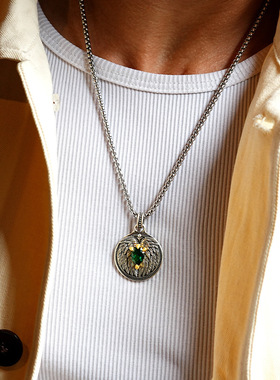 欧美复古鹰爪绿石吊坠高级感男生翅膀羽翼圆牌项链小众痞帅毛衣链