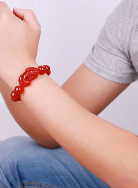 红玛瑙貔貅玉髓手链本命年吊坠