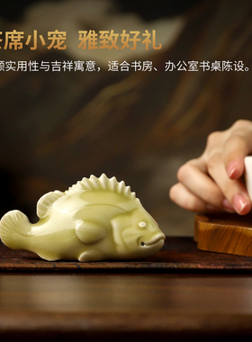 东方泥土青瓷贵鱼茶宠摆件