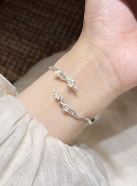 莫离手镯女款茉莉花设计细款手饰轻奢高级感精致简约开口调节手环