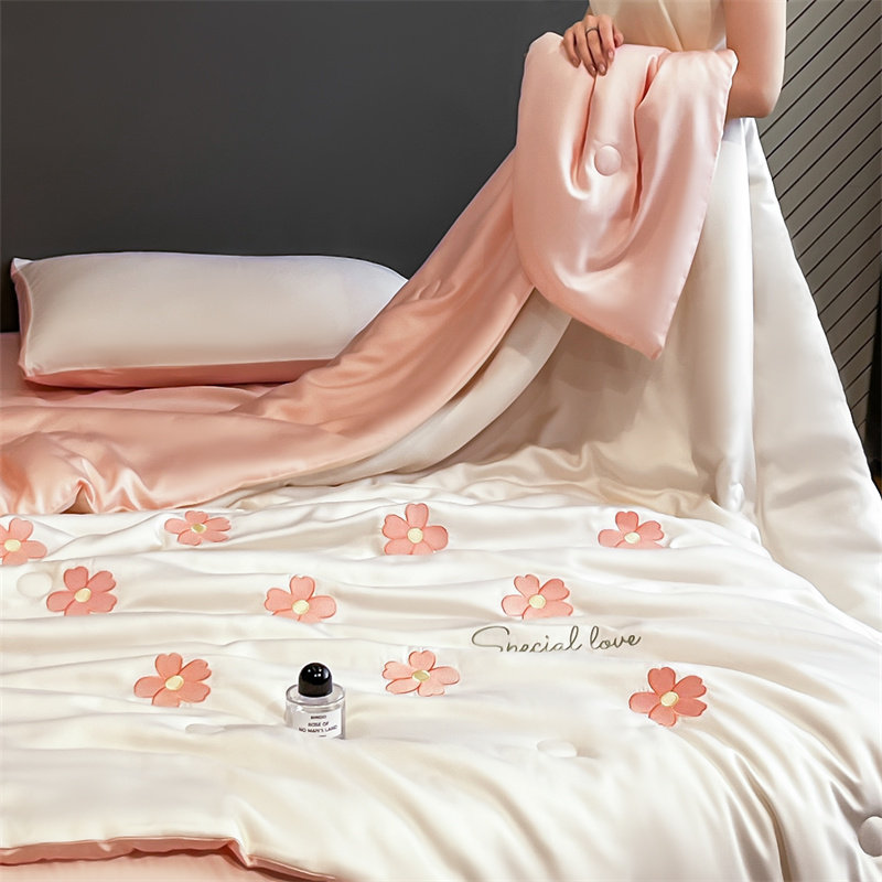 A+母婴级刺绣夏凉被150X200CM