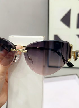 爱.唯依高级感大脸防紫外线