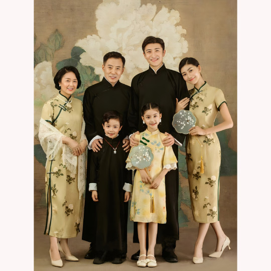 新款全家福主题摄影服家庭装一家六口影楼亲子装中国风艺术照旗袍
