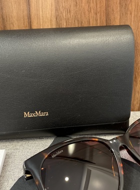 MAXMARA太阳镜女士真皮镜盒墨镜