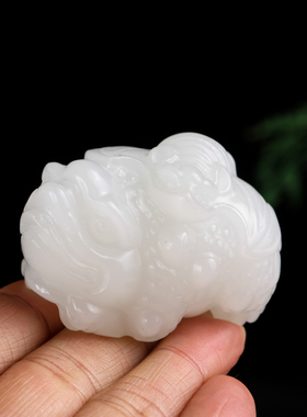 和田新疆和田玉金蟾献福手把件白玉三足蟾手把件貔貅玉手玩件摆件