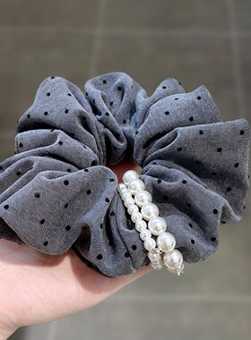灰色波点珍珠大肠发圈女复古布艺头绳双层珍珠串点缀日常通勤百搭