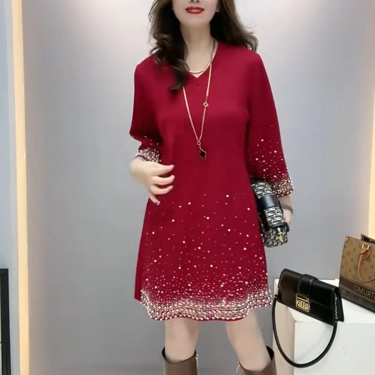 2025春秋新款女装红色分袖重工下摆钉珠连衣裙宽松v领套头打底裙 - 图2
