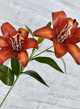 2花1蕾皮布百合仿真百合花家居装饰酒店民宿插花摆件婚庆布景假花