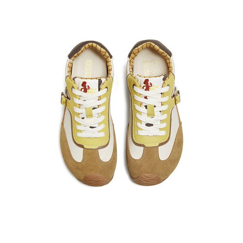 天美意2025冬新款商场同款玩具总动员联名休闲女德训鞋KG135DM5 - 图1