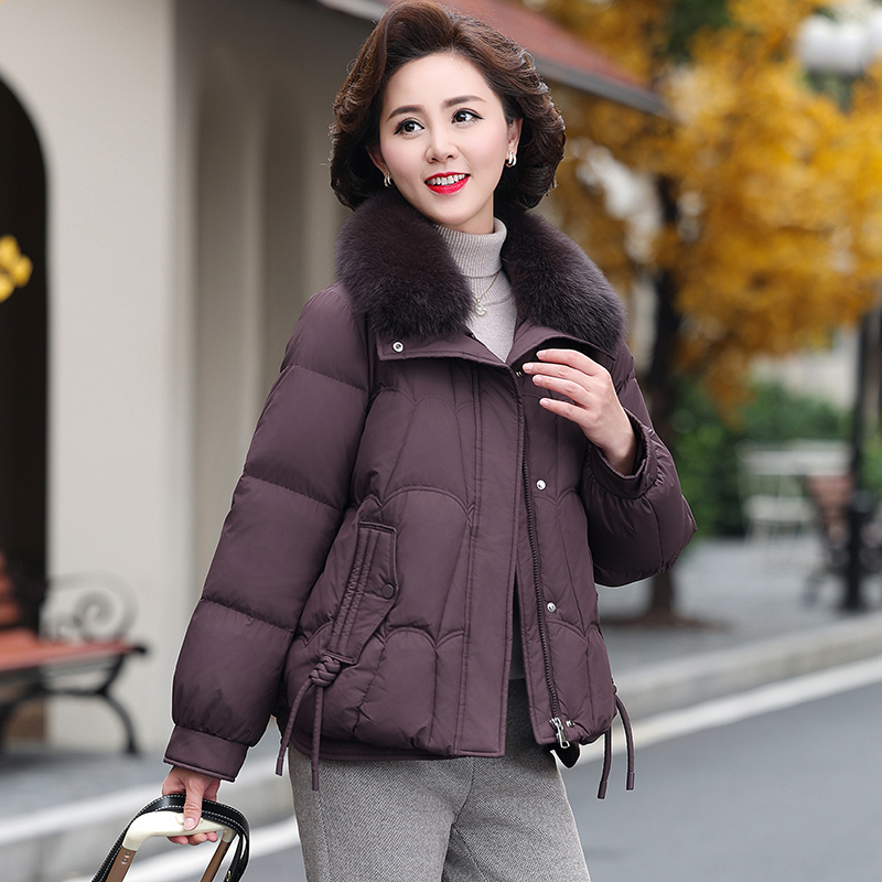 妈妈冬装羽绒服2025新款中年洋气短款棉衣中老年女装加厚保暖外套 - 图1