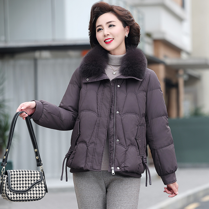 妈妈冬装羽绒服2025新款中年洋气短款棉衣中老年女装加厚保暖外套 - 图2