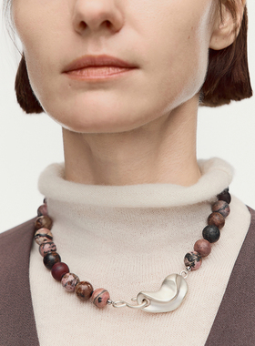 【灵感搭配】AUM噢姆2026年春季新款黑粉撞色休闲蔷薇辉石项链女