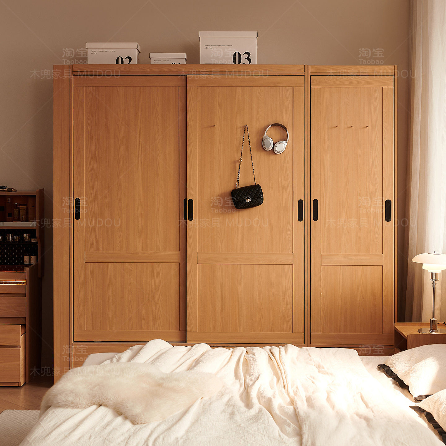 Solid wood sliding door wardrobe log style