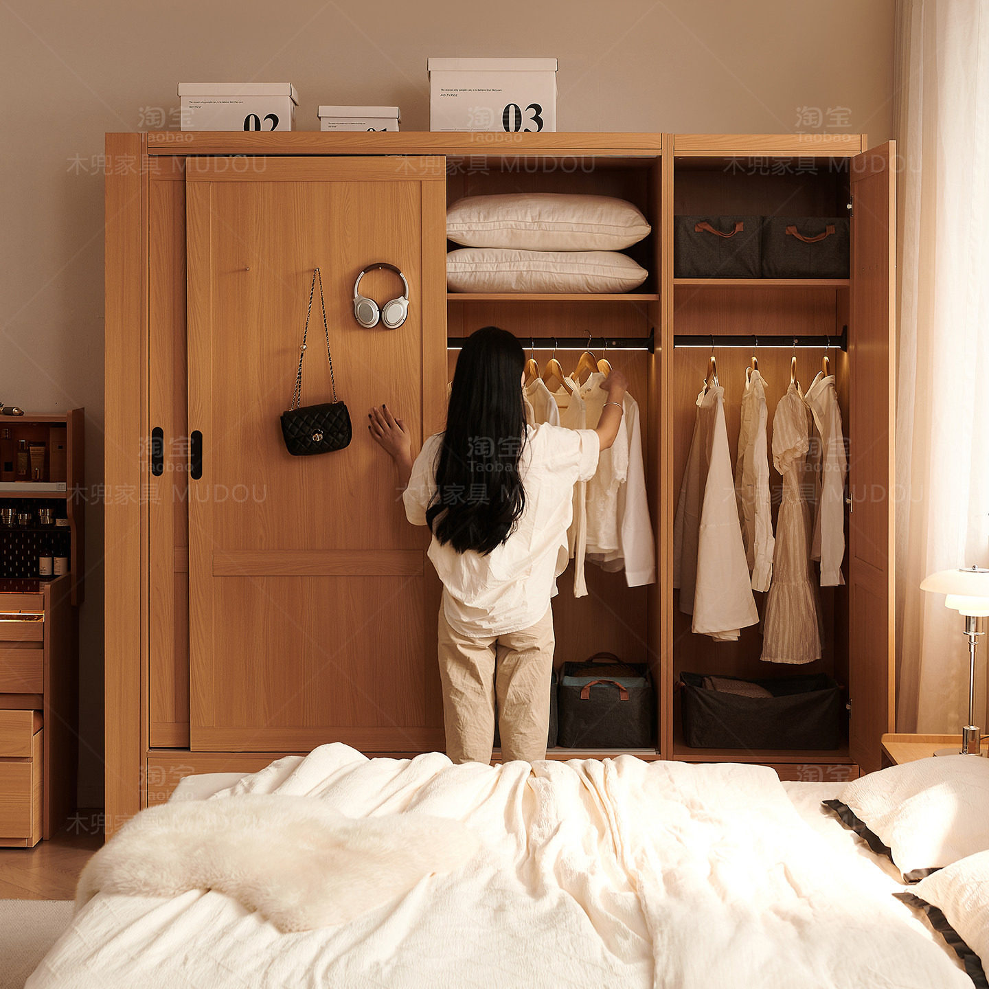 Solid wood sliding door wardrobe log style