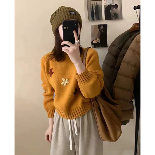 圆领毛衣女冬季宽松温柔风设计感绣花软糯加厚针织衫打底内搭上衣 - 图0