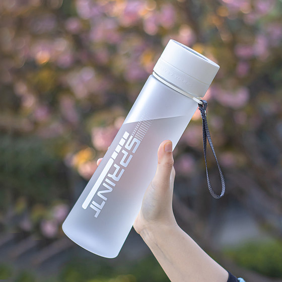 Outdoor large-capacity plastic water cups for male and female students