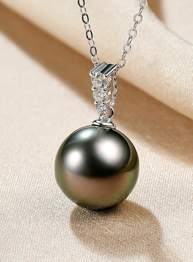 一款精致的黑透绿珍珠吊坠