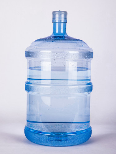 特价18.9升PC纯净水桶18.9l桶装水矿泉水桶饮水机5加仑压口大桶 - 图3