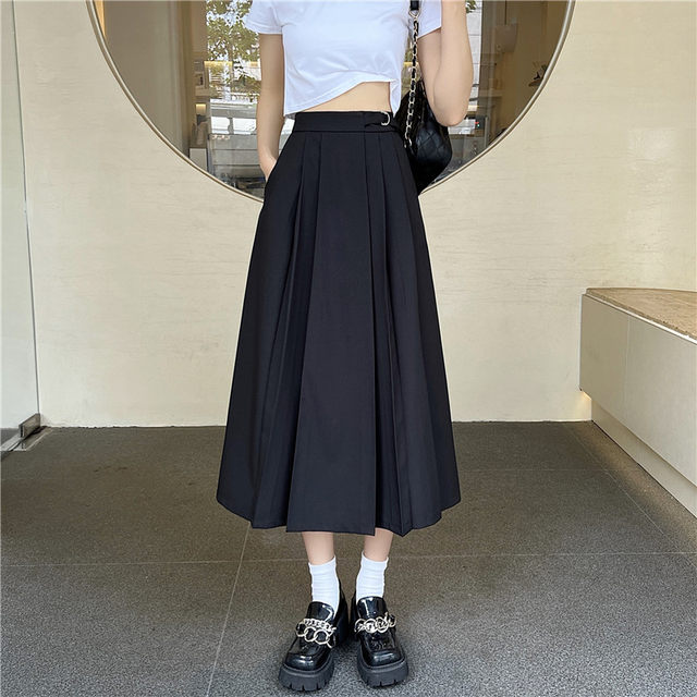 Casual and versatile long skirt with pleated pockets